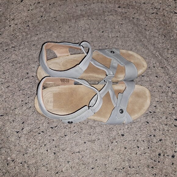TAOS-Universe-Soft Gray Leather Strappy Sandal-Hook/Loop-Sz 41/10/10.5-Excellent - Picture 7 of 8